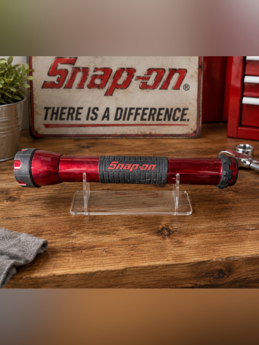 Snap-on Red Flashlight with Rubber Grip EUC 13”